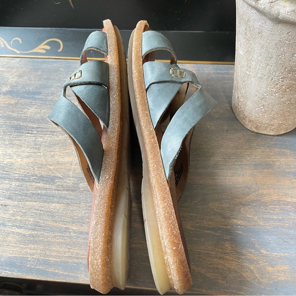 BORN blue grey leather flat low sandals Womens 9 - Picture 7 of 9